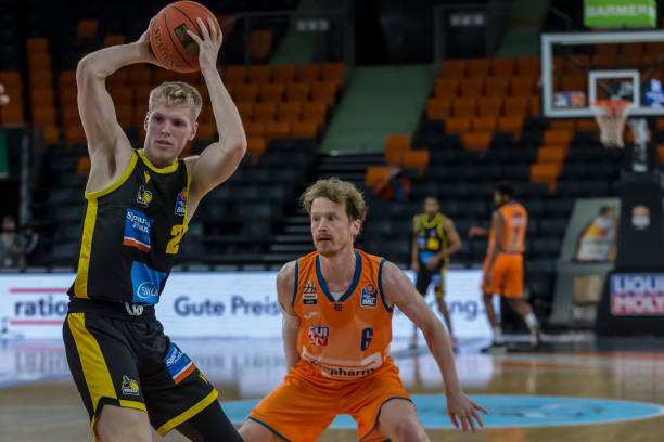 绿土球场中 绿土球场中