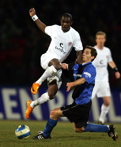 球员之间发 球员之间发