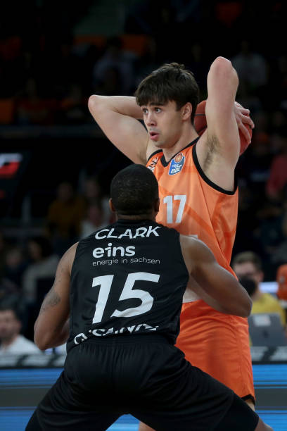 赖中距离突 赖中距离突