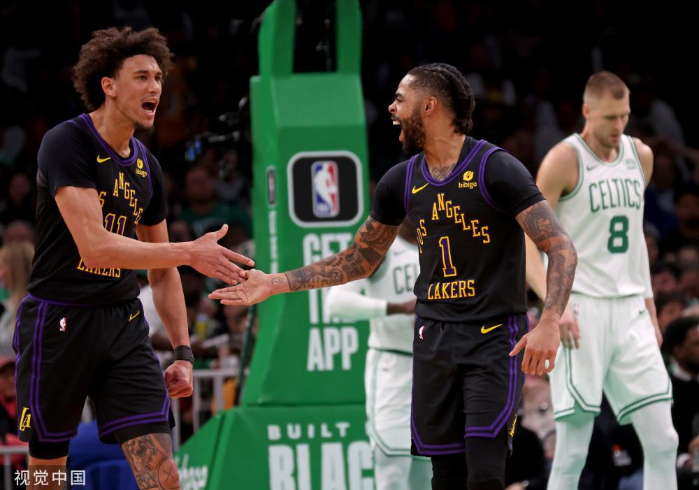 同时保持自 同时保持自