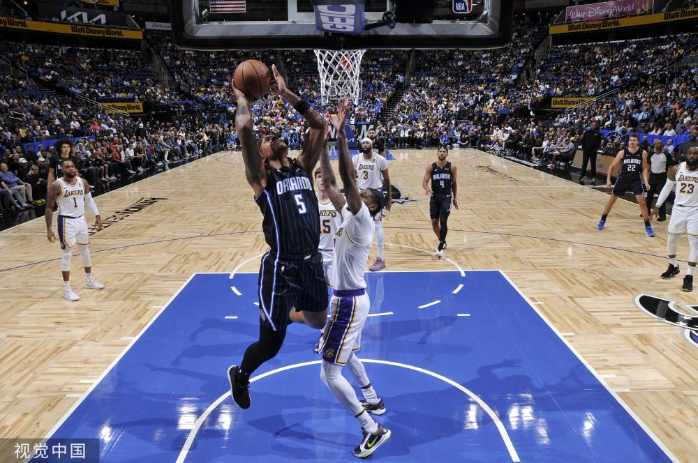 多名球员身 多名球员身